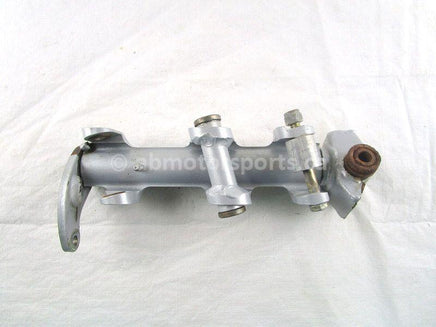 A used Steering Spindle Right from a 2003 MOUNTAIN CAT 900 1M Arctic Cat OEM Part # 1703-076 for sale. Arctic Cat snowmobile parts? Check our online catalog!